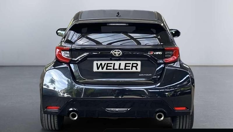 Usado Toyota Yaris 261 CV (191 kW) 2024 Negro Utilitario
