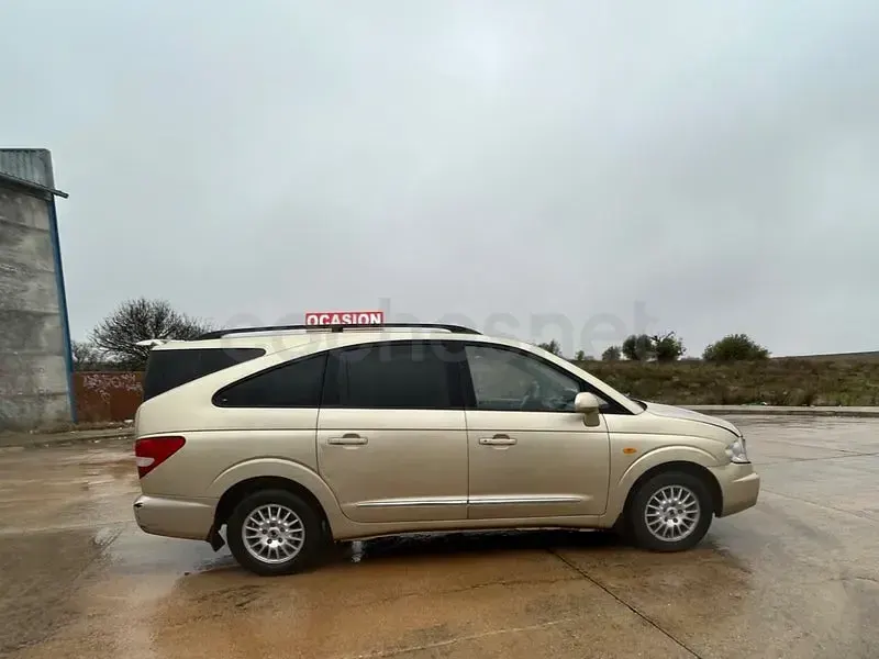 Usado SsangYong Rodius Limited 165 CV (121 kW) 2006 Beige Monovolumen