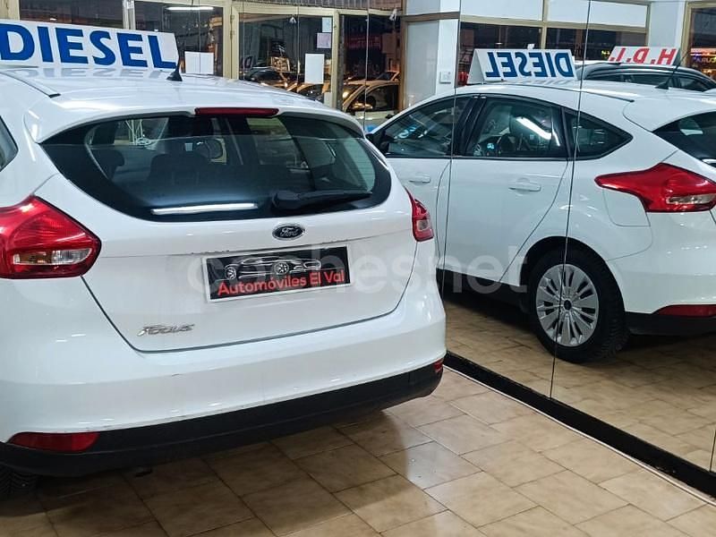 Usado Ford Focus Trend 95 CV (69 kW) 2015 Blanco Berlina