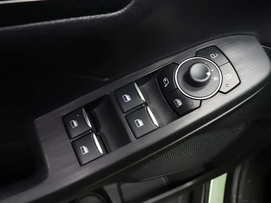 Usado Ford Kuga ST-Line 243 CV (178 kW) 2025 Verde SUV