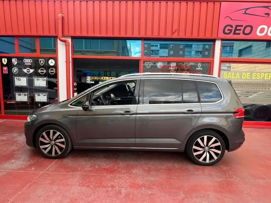 Usado VW Touran Advance 150 CV (110 kW) 2015 Gris Monovolumen