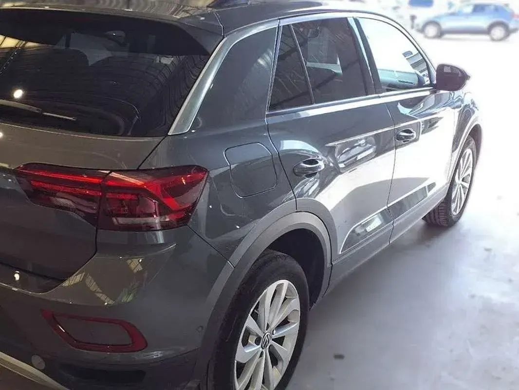 Usado VW T-Roc Life 116 CV (85 kW) 2022 Gris SUV