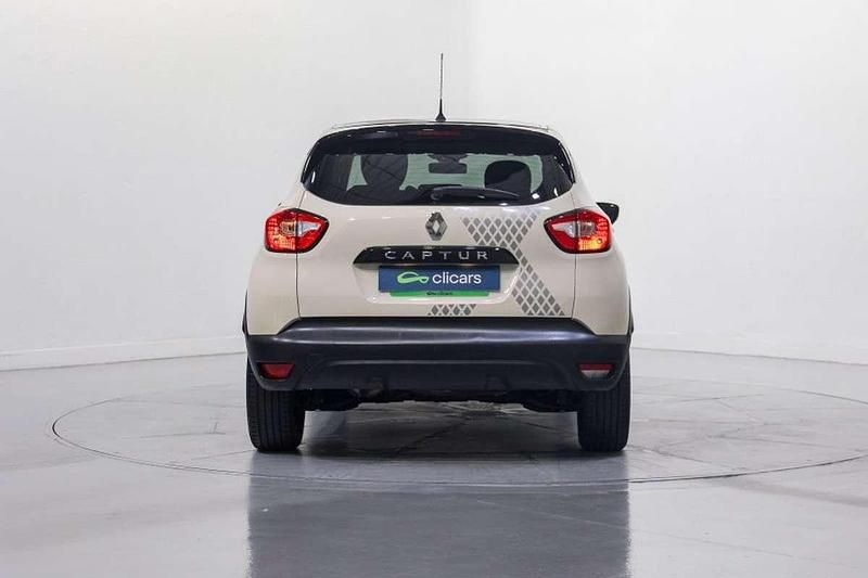 Usado Renault Captur Life 90 CV (66 kW) 2016 Naranja SUV