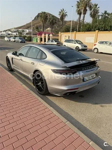Usado Porsche Panamera Turbo S E-Hybrid Executive Executive 680 CV (500 kW) 2017 Gris / plata Utilitario