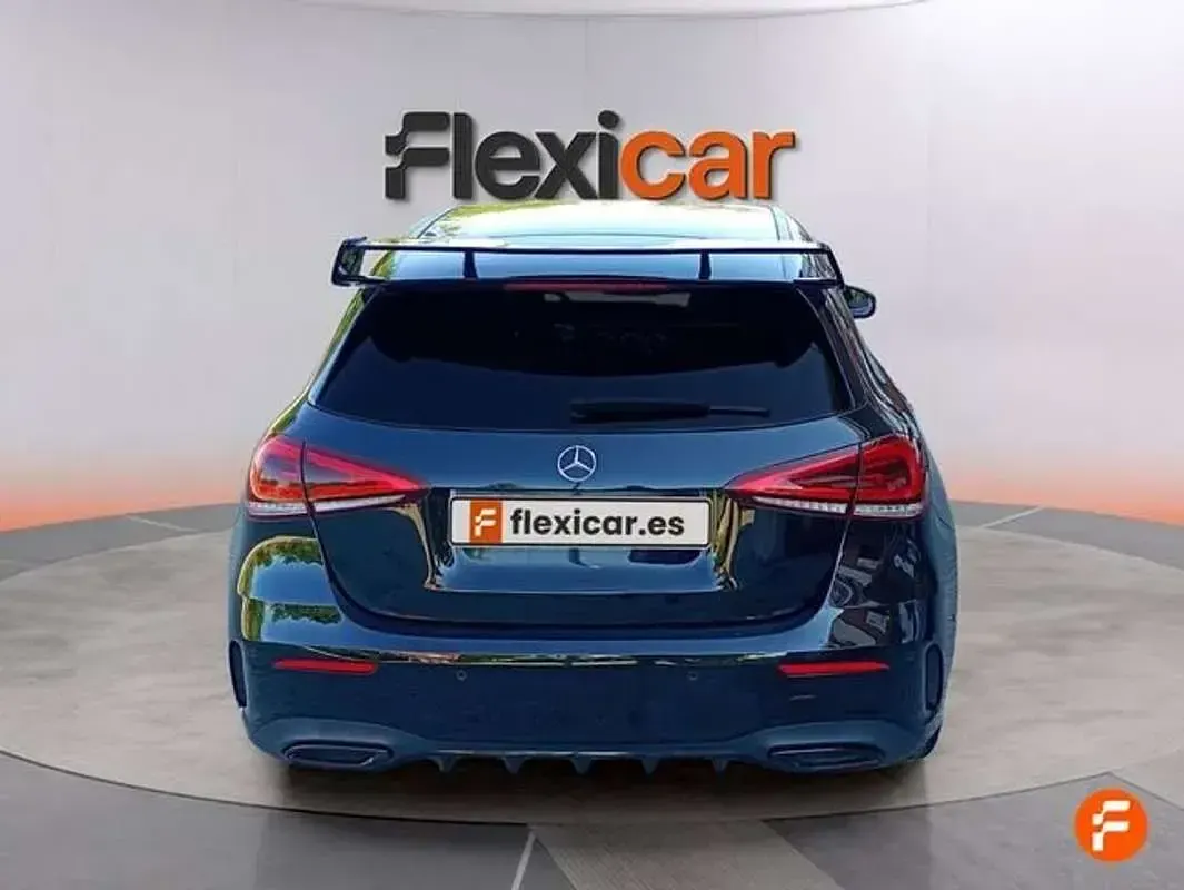 Usado Mercedes A180 109 CV (80 kW) 2021 Gris Utilitario