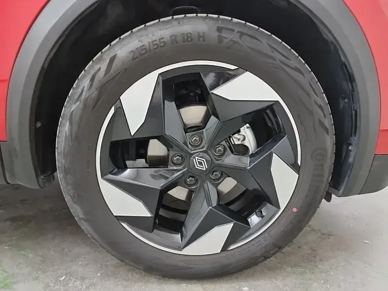 Usado Renault Captur Techno 100 CV (73 kW) 2025 Rojo SUV