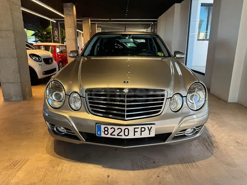 Usado Mercedes E280 Avantgarde 190 CV (139 kW) 2007 Gris / plata Berlina