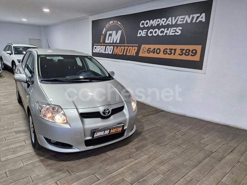 Gris / plata Usado 2009 Toyota Auris Active Berlina | 7490 € (Precio justo) - Imagen 1/4