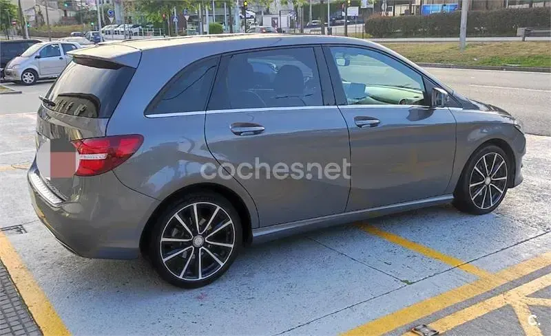 Usado Mercedes B200 136 CV (100 kW) 2017 Gris / plata Utilitario