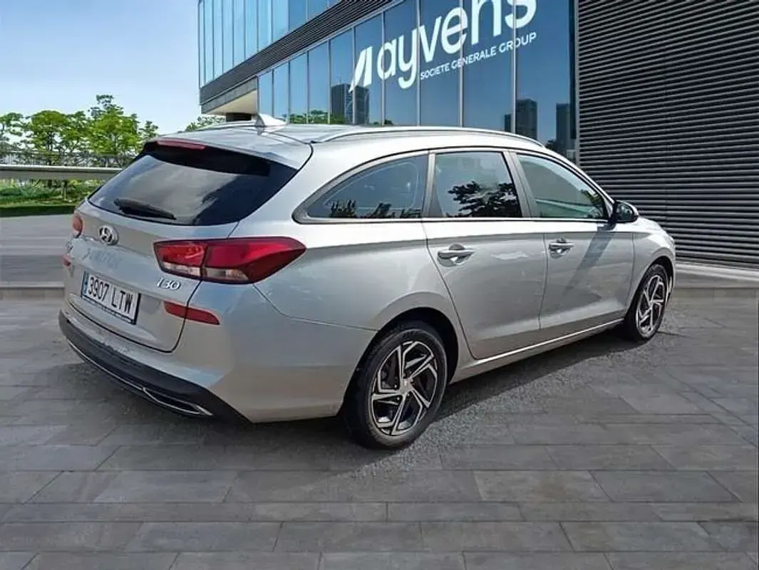 Usado Hyundai i30 120 CV (88 kW) 2021 Blanco Familiar