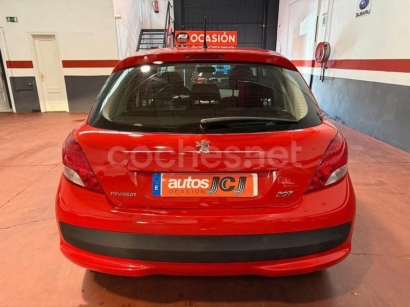 Usado Peugeot 207 Access 75 CV (55 kW) 2011 Rojo Berlina