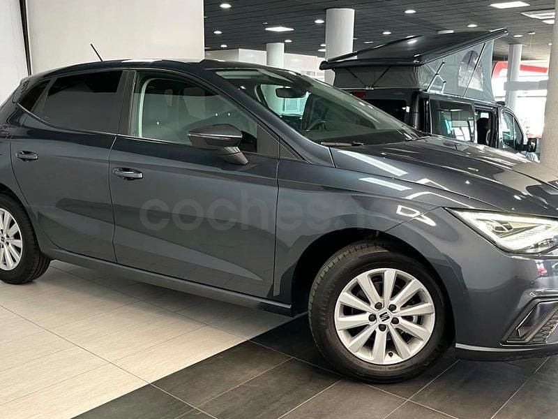 Usado Seat Ibiza Style 80 CV (58 kW) 2023 Gris / plata Utilitario