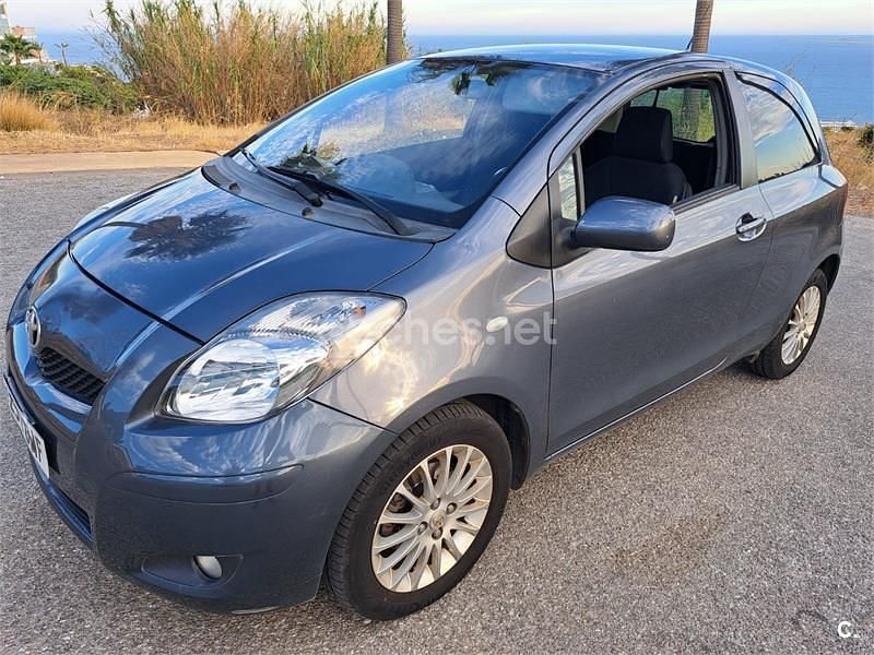 Gris / plata Usado 2009 Toyota Yaris Berlina | 6500 € (Precio justo) - Imagen 1/4
