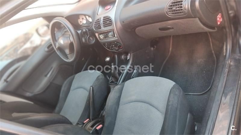 Usado Peugeot 206 70 CV (51 kW) 2005 Negro Berlina