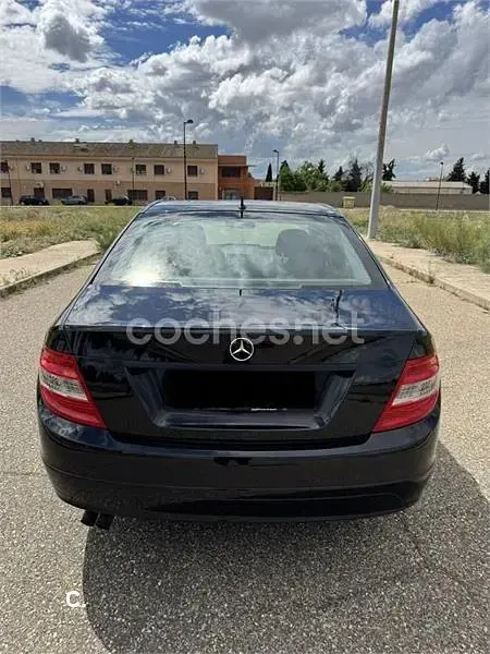 Usado Mercedes C200 Avantgarde 122 CV (89 kW) 2008 Negro Familiar