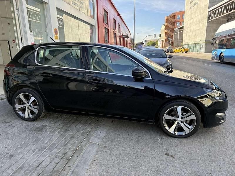 Usado Peugeot 308 Allure 131 CV (96 kW) 2016 Negro Utilitario