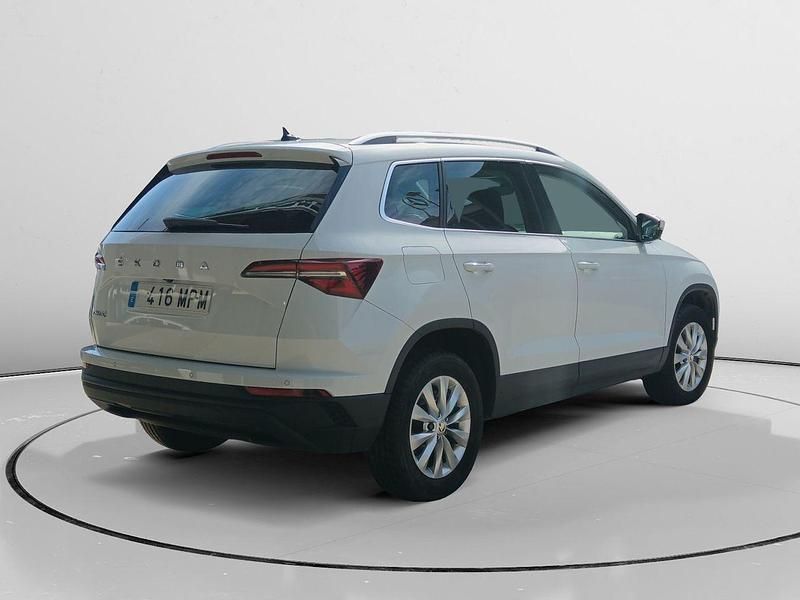 Usado Skoda Karoq Ambition 116 CV (85 kW) 2024 Blanco SUV