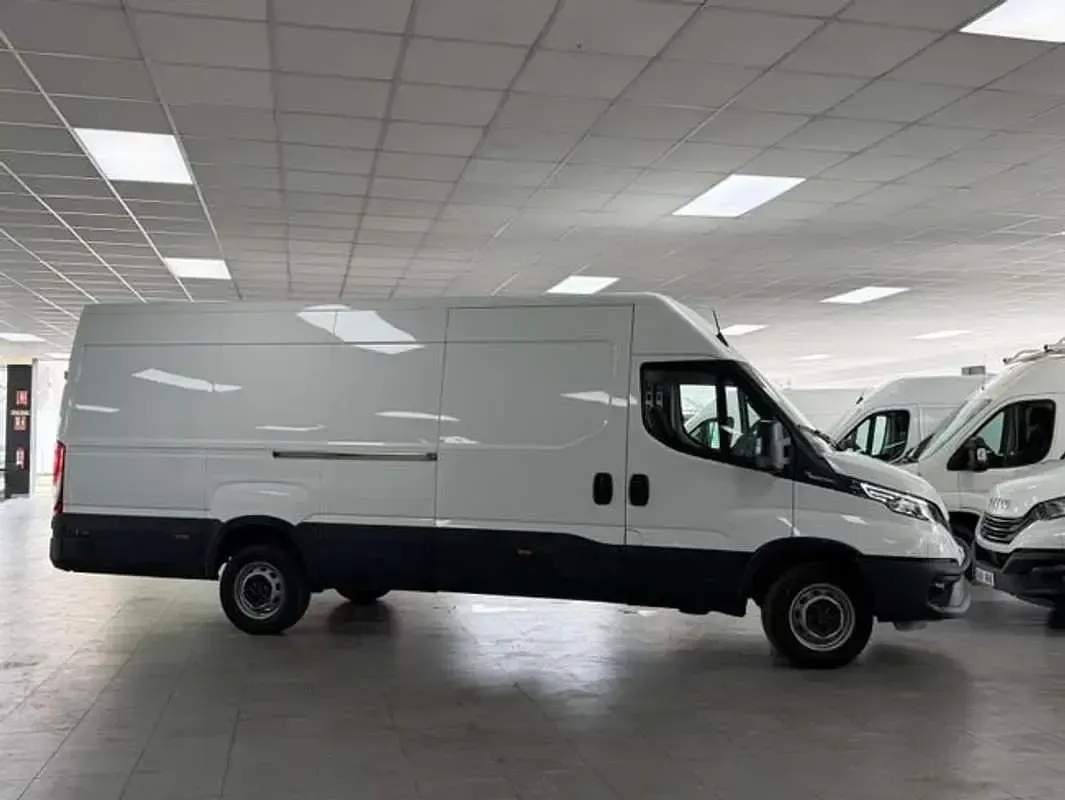 Usado Iveco Daily 160 CV (117 kW) 2023 Blanco Van