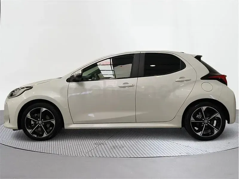 Usado Toyota Yaris Hybrid Style 116 CV (85 kW) 2025 Blanco Berlina