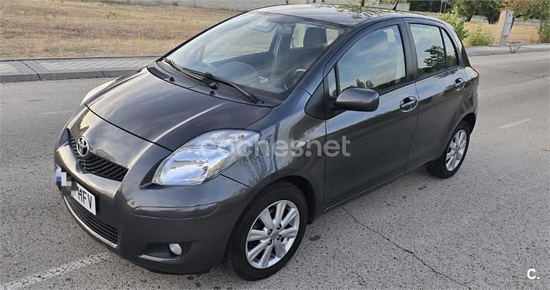 Gris / plata Usado 2011 Toyota Yaris Active Berlina | 6500 € (Precio justo) - Imagen 1/4