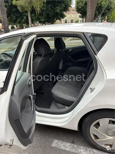 Usado Seat Ibiza Reference 85 CV (62 kW) 2012 Blanco Berlina