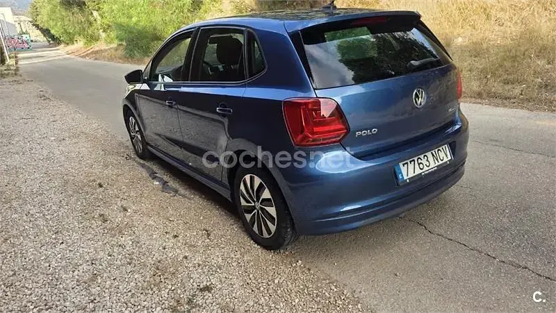 Usado VW Polo 95 CV (69 kW) 2017 Azul Berlina