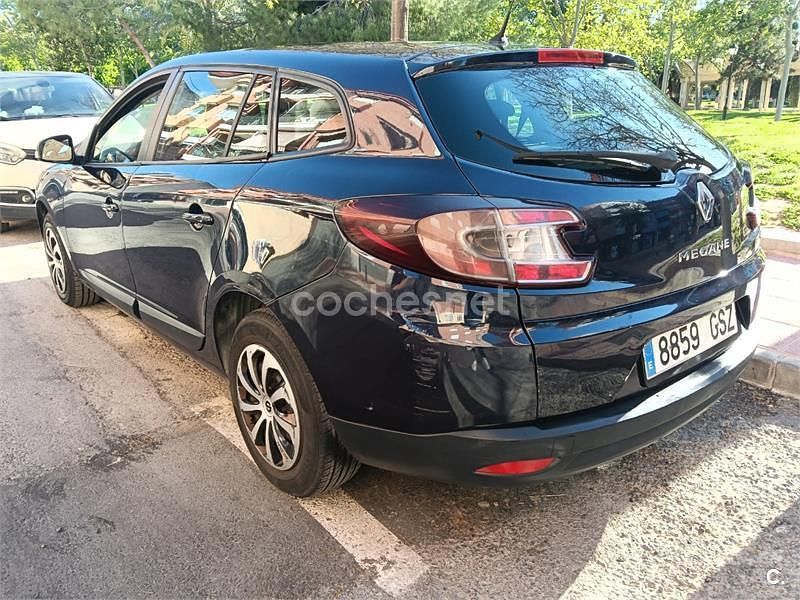 Usado Renault Mégane GrandTour Dynamique 105 CV (77 kW) 2010 Azul Familiar