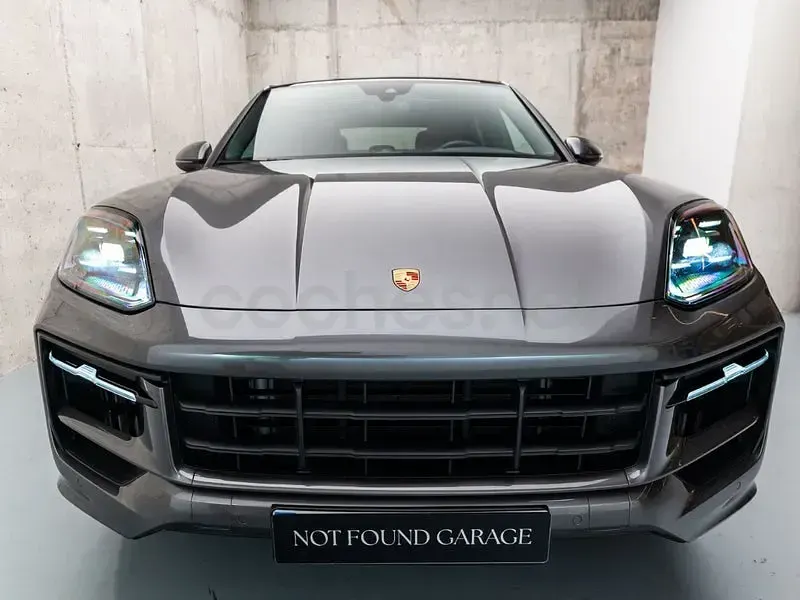 Usado Porsche Cayenne 354 CV (260 kW) 2023 Gris / plata SUV