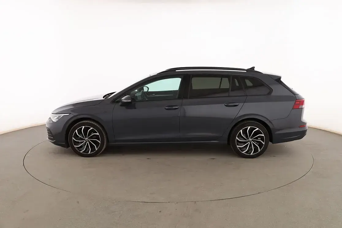 Usado VW Golf VIII Life 110 CV (80 kW) 2021 Gris Familiar