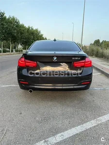 Usado BMW 318 Comfort Edition 143 CV (105 kW) 2015 Marrón Berlina