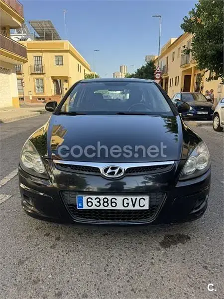 Usado Hyundai i30 Classic 109 CV (80 kW) 2010 Negro Berlina