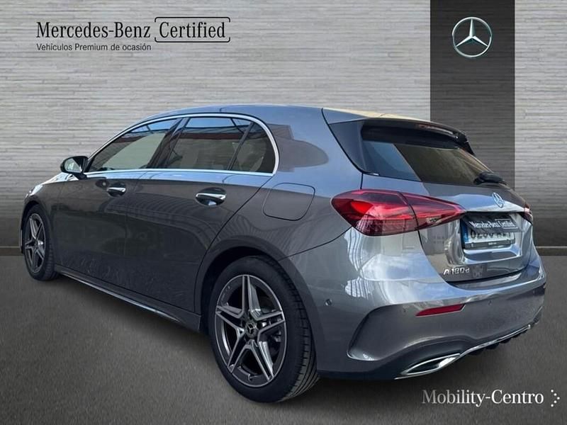 Usado Mercedes A180 116 CV (85 kW) 2024 Gris montaña Utilitario