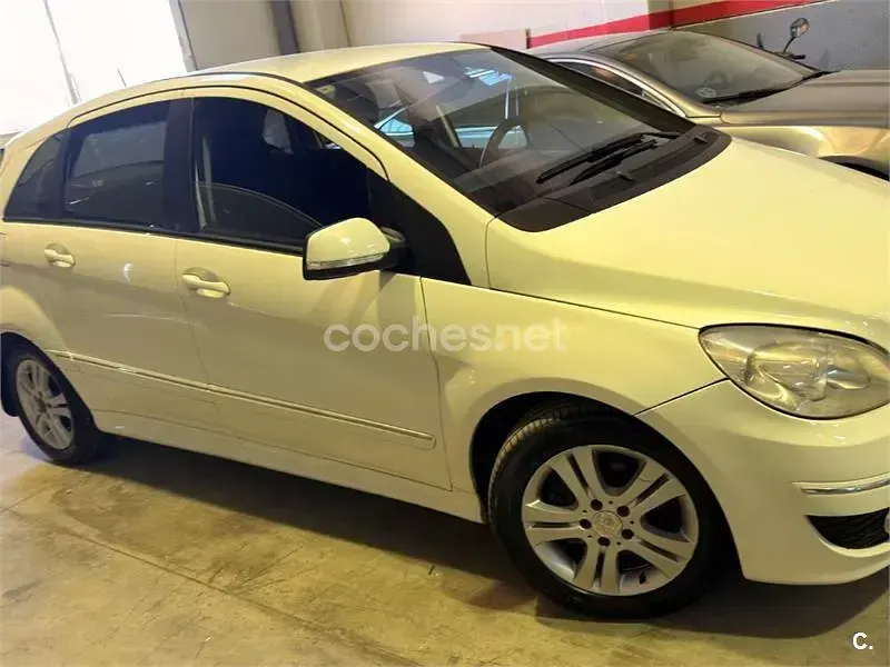 Usado Mercedes B200 140 CV (102 kW) 2008 Blanco Monovolumen
