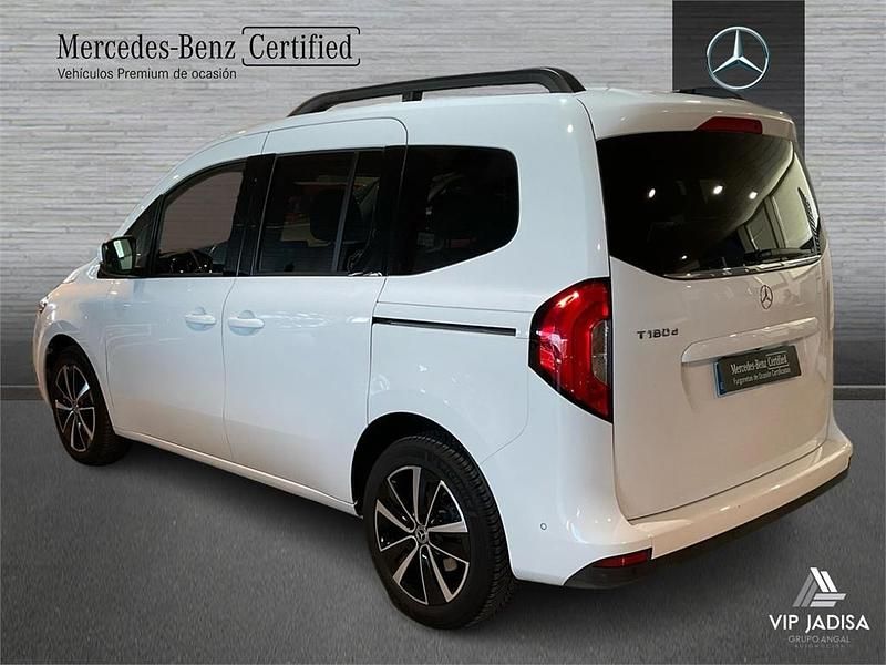 Usado Mercedes T180 116 CV (85 kW) 2024 Blanco Monovolumen