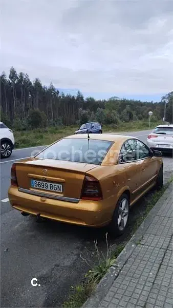 Usado Opel Astra 125 CV (91 kW) 2000 Naranja Coupe