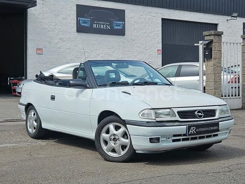 Usado Opel Astra Cabriolet 115 CV (84 kW) 1997 Blanco Descapotable