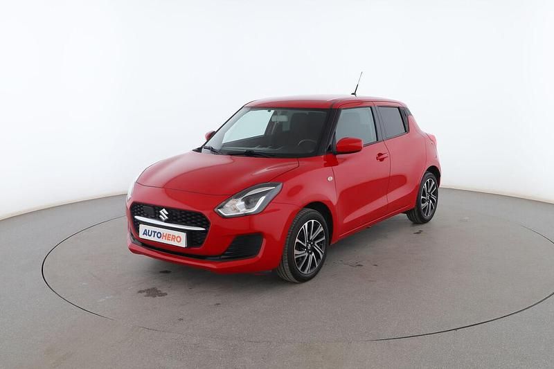 Usado Suzuki Swift 83 CV (61 kW) 2021 Rojo Utilitario