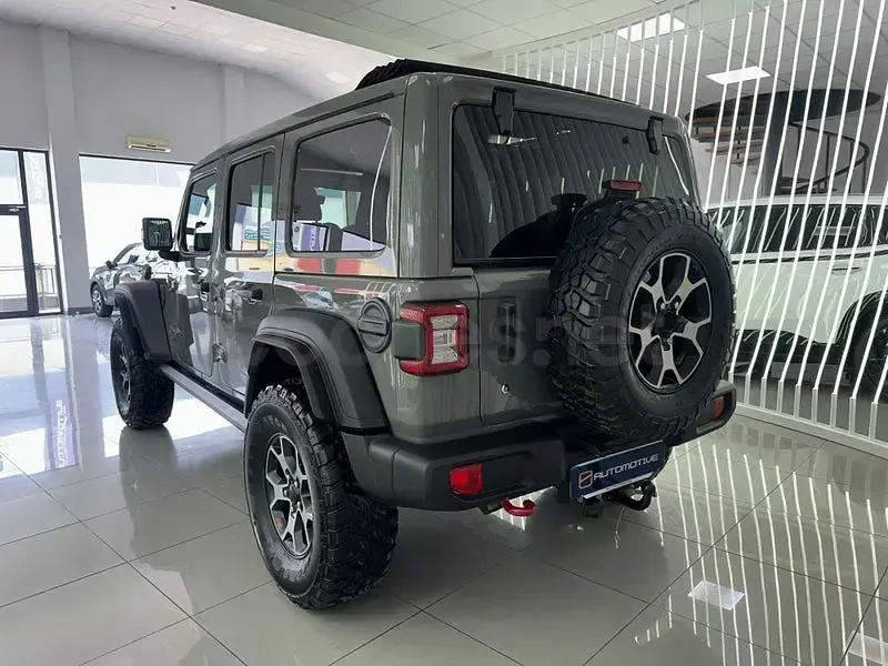 Usado Jeep Wrangler Rubicon 200 CV (147 kW) 2020 Gris / plata SUV