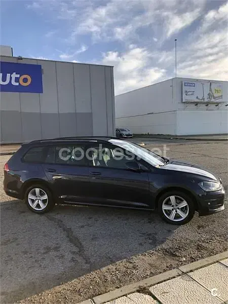 Usado VW Golf VII Advance 110 CV (80 kW) 2016 Azul Familiar