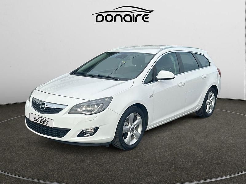 Blanco Usado 2011 Opel Astra Selective Familiar | 7800 € (Caro) - Imagen 1/4
