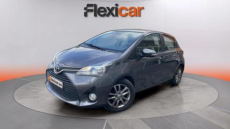 Usado Toyota Yaris Active 69 CV (50 kW) 2017 Gris Utilitario