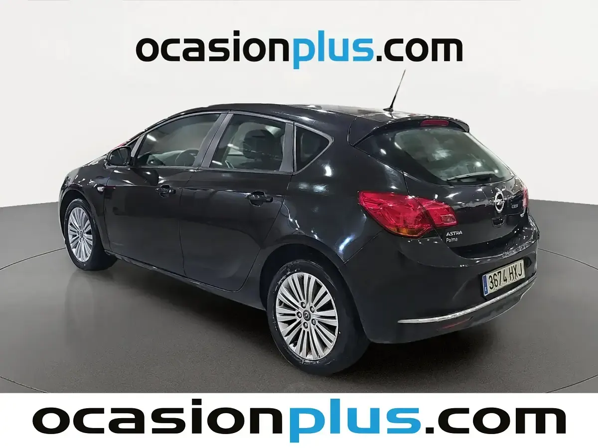Usado Opel Astra Excellence 110 CV (80 kW) 2014 Negro