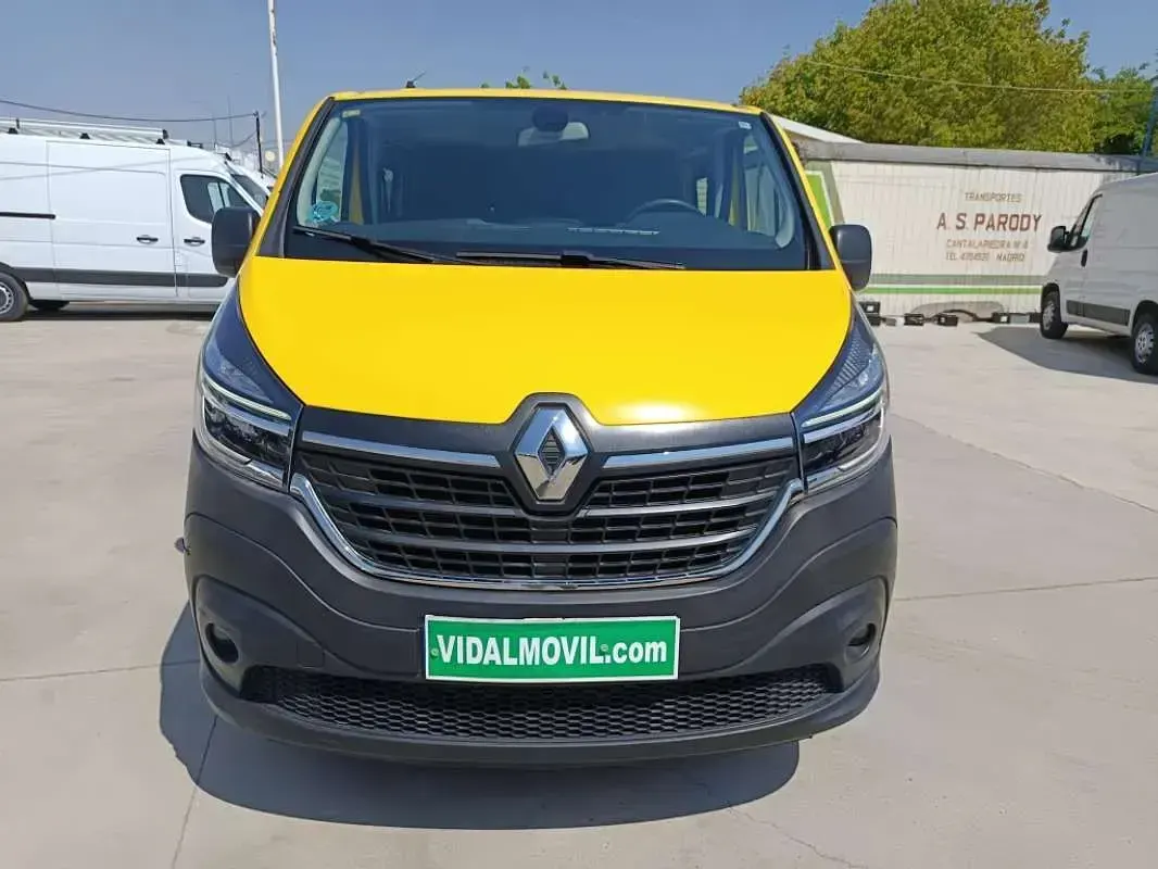 Usado Renault Trafic 95 CV (69 kW) 2019 Amarillo Monovolumen