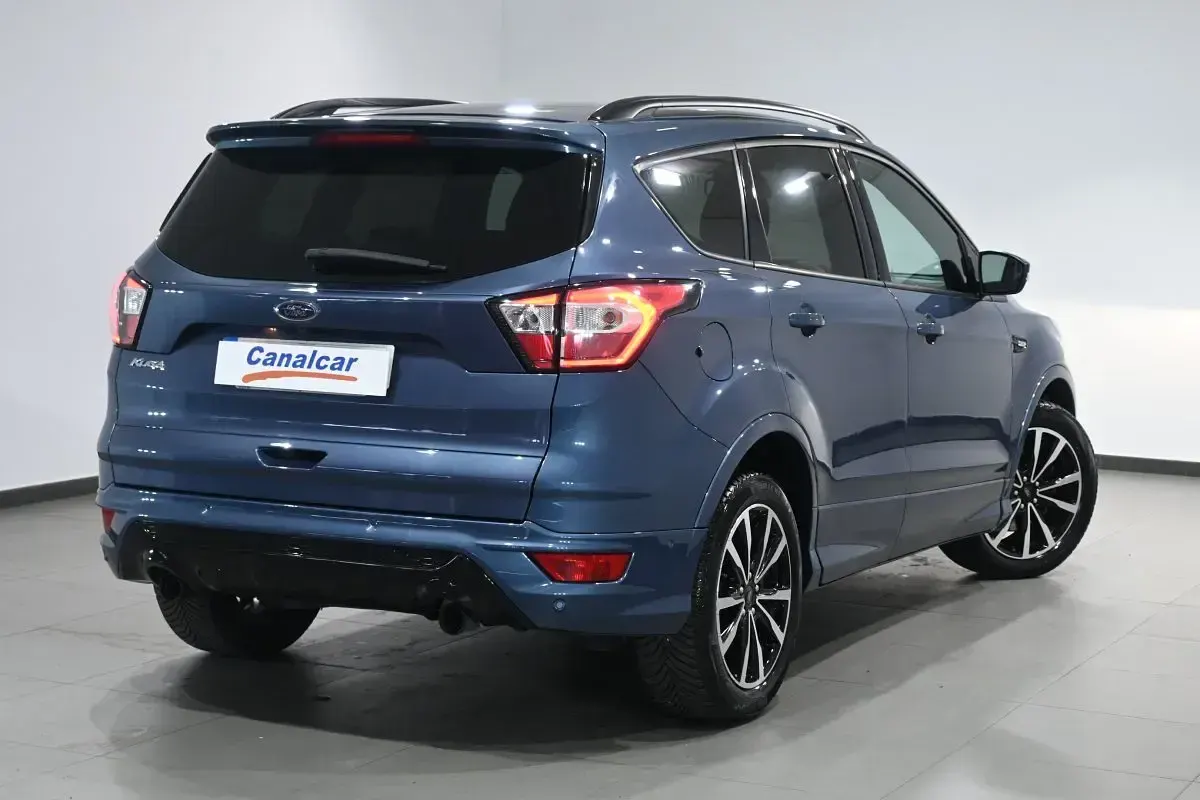 Usado Ford Kuga ST-Line 150 CV (110 kW) 2019 Azul SUV