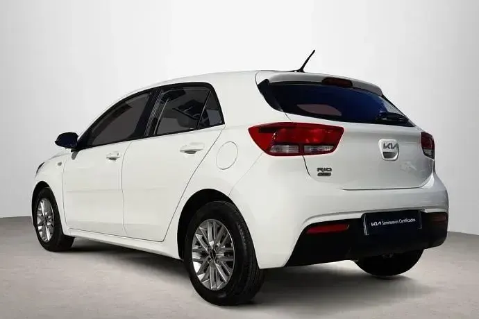 Usado Kia Rio 84 CV (61 kW) 2022 Blanco Utilitario