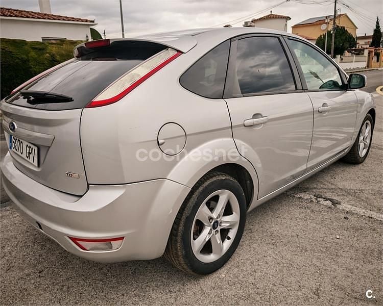 Usado Ford Focus Business Edition 90 CV (66 kW) 2009 Gris / plata Berlina