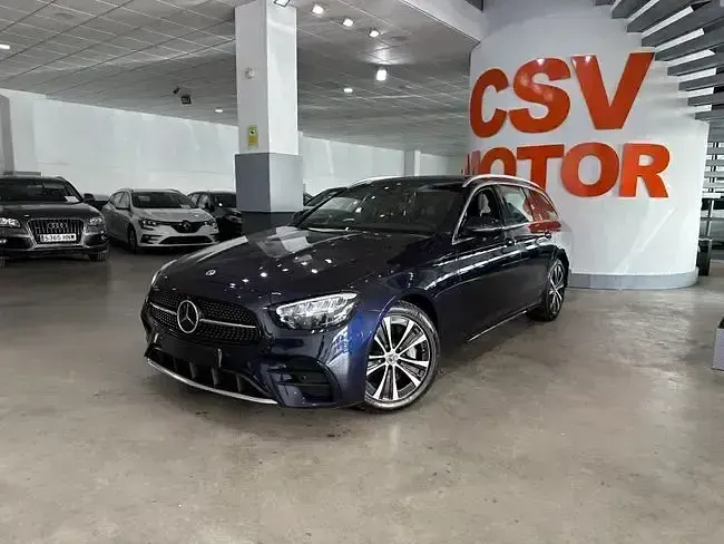 Usado Mercedes E300 AMG line 306 CV (225 kW) 2023 Azul Familiar