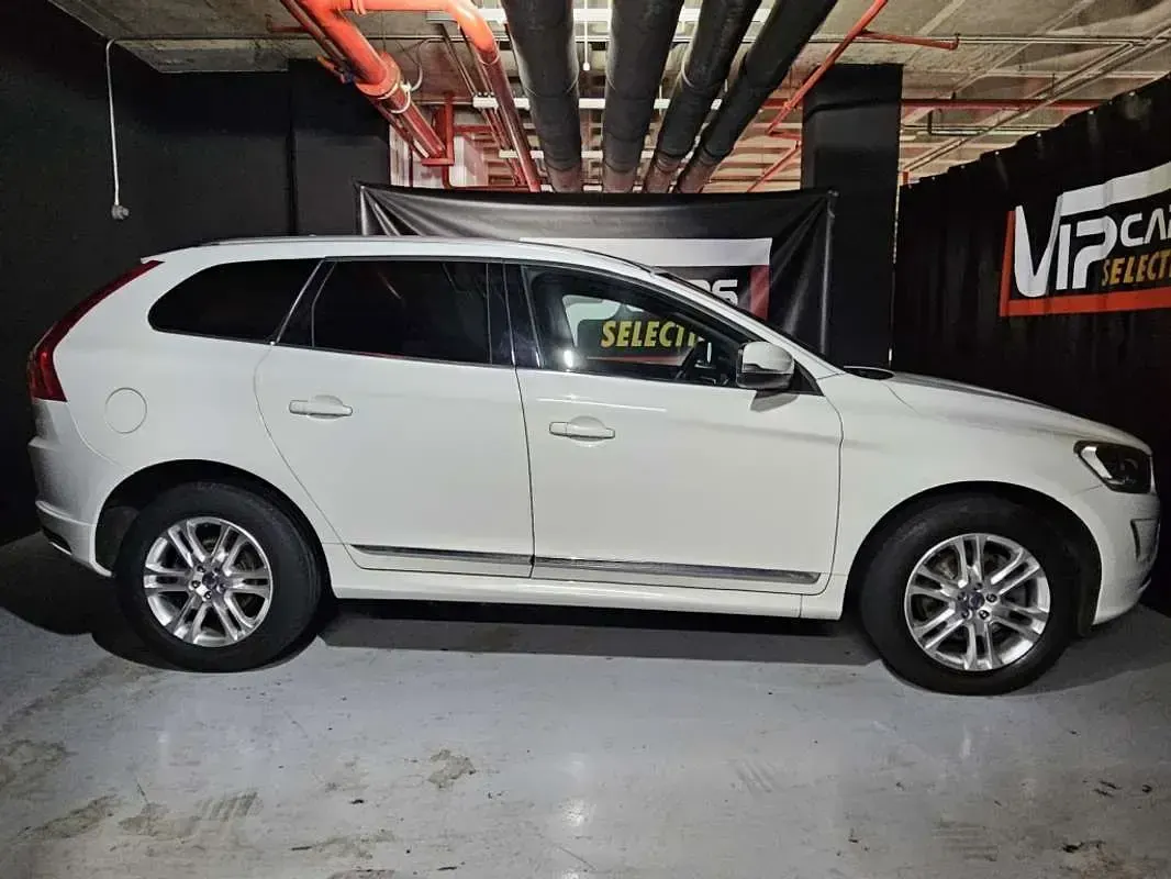 Usado Volvo XC60 Momentum 190 CV (139 kW) 2019 Blanco SUV