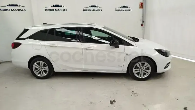 Usado Opel Astra Ultimate 145 CV (106 kW) 2021 Blanco Familiar