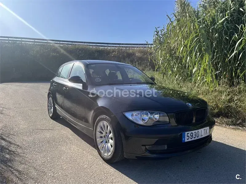 Usado BMW 118 122 CV (89 kW) 2007 Negro Utilitario